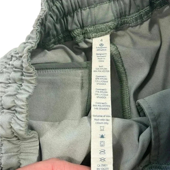 Lululemon Varsity Short Black Tie waist Pockets Gym Lift Crosstrain Size 4 - Picture 2 of 7